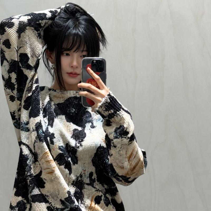 The actress who studied in Harbin, China for two years to get permission to act...” Her innocent white dress look