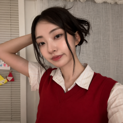 "I'd believe it if you said he was an idol, but he holds the position of director at 30..." The recent look of Director Risenne, the miracle of the SME idol group.