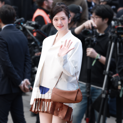 "You can't pull off a 2:8 parting like this..." Her fashion look, perfectly executed