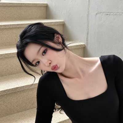 "She's prettier than Go Yoon-jung, but people say they see Go Yoon-jung's look..." The daily look of an actress who suits black tones