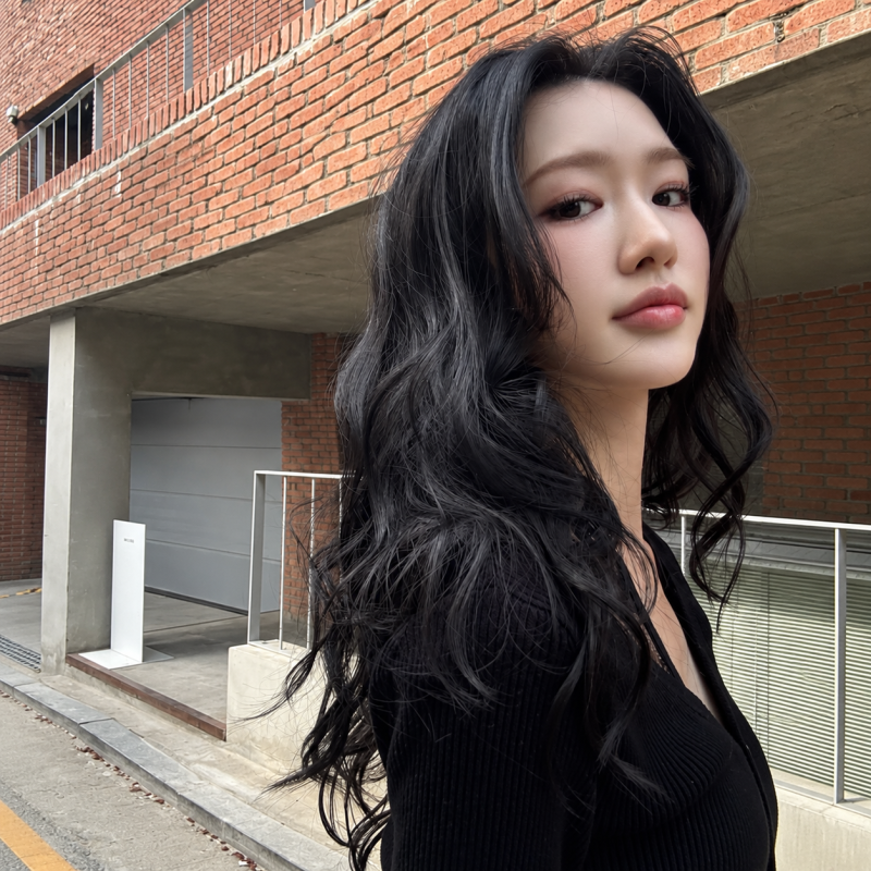 "She's prettier than Go Yoon-jung, but people say they see Go Yoon-jung's look..." The daily look of an actress who suits black tones
