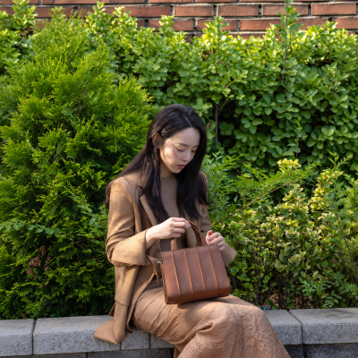 "You mean his debut was as an extra, an unnamed student in Class 2-2...?" From brown leather jacket looks to white shirt looks, shown by the lead of a 45% viewership rating.