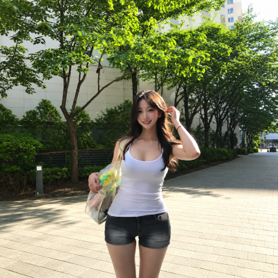 "They say she's one of the top three beauties of Yonsei University's Department of Journalism..." From a beautiful announcer's New York see-through crop top look to her summer festival look