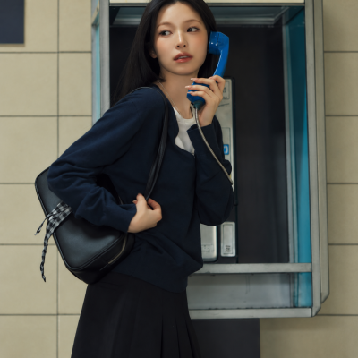"They say she becomes a cold beauty once the eye smile disappears..." The daily look of an idol who was a middle school student at the time of her debut.