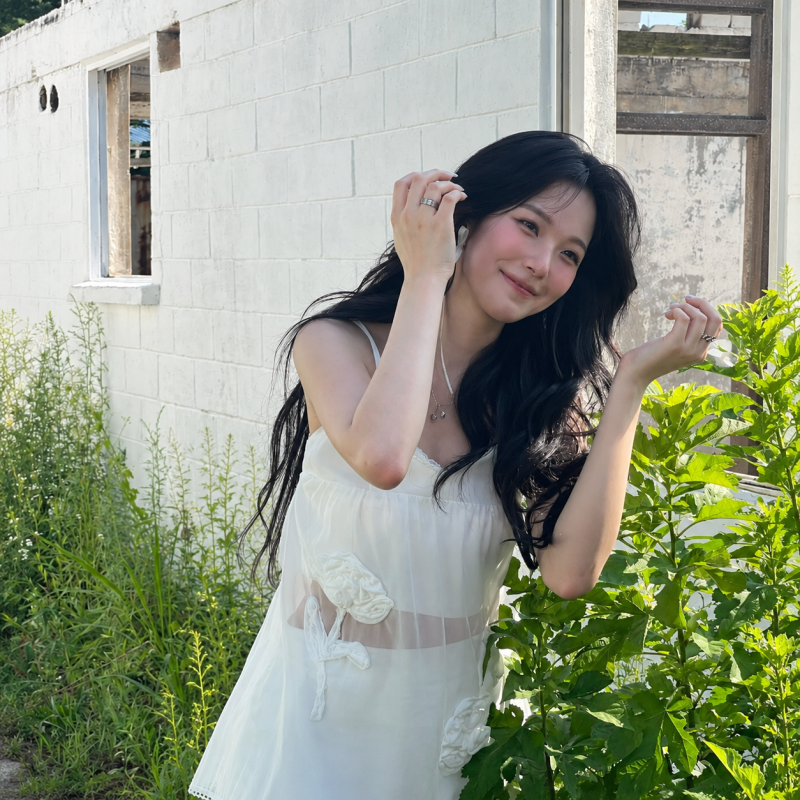 "They say she becomes a cold beauty once the eye smile disappears..." The daily look of an idol who was a middle school student at the time of her debut.