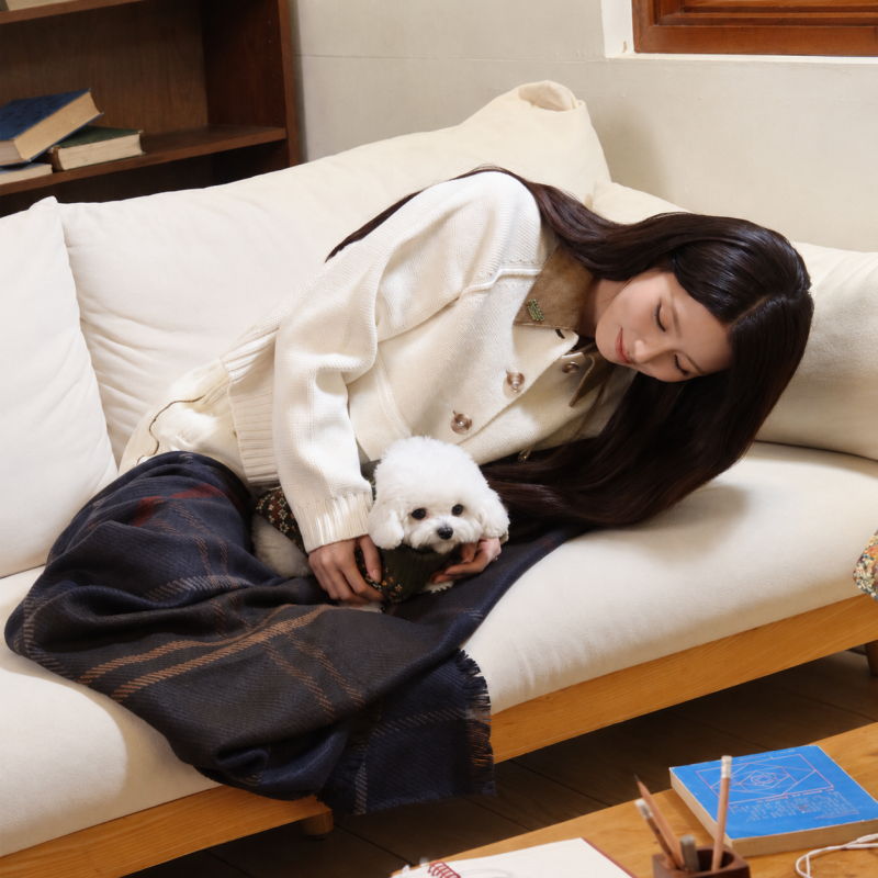 "For a moment, I saw Anna... but she's prettier than Anna..." The daily look of an idol who released their first solo album four years after debut.
