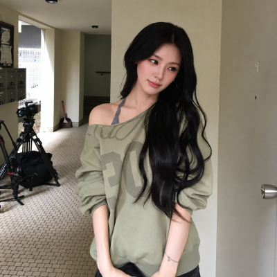 "For a moment, I saw Anna... but she's prettier than Anna..." The daily look of an idol who released their first solo album four years after debut.