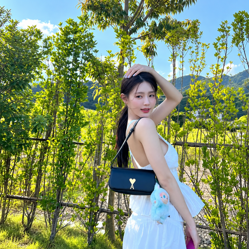 "For a moment, I saw Anna... but she's prettier than Anna..." The daily look of an idol who released their first solo album four years after debut.