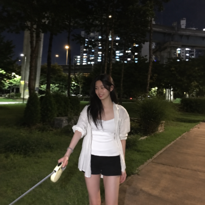 "They say she's the actress causing a stir these days for being prettier than Go Yoon-jung..." The daily look of the actress who transitioned from idol to actress.