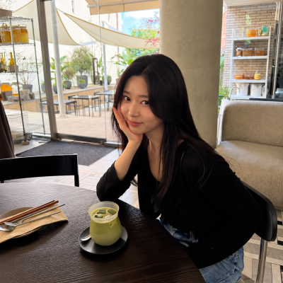 "They say she's the actress causing a stir these days for being prettier than Go Yoon-jung..." The daily look of the actress who transitioned from idol to actress.