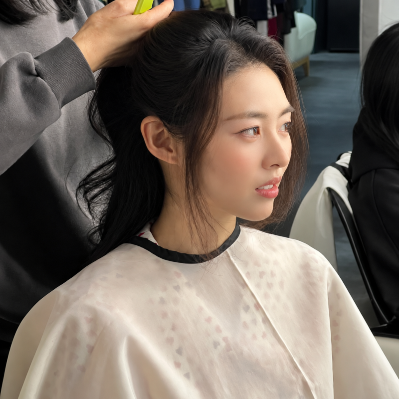 "He originally had the face to surpass Yoona and become the center of Girls' Generation..." The daily look of an actor whose acting is a bit lacking but whose visuals are top-tier.