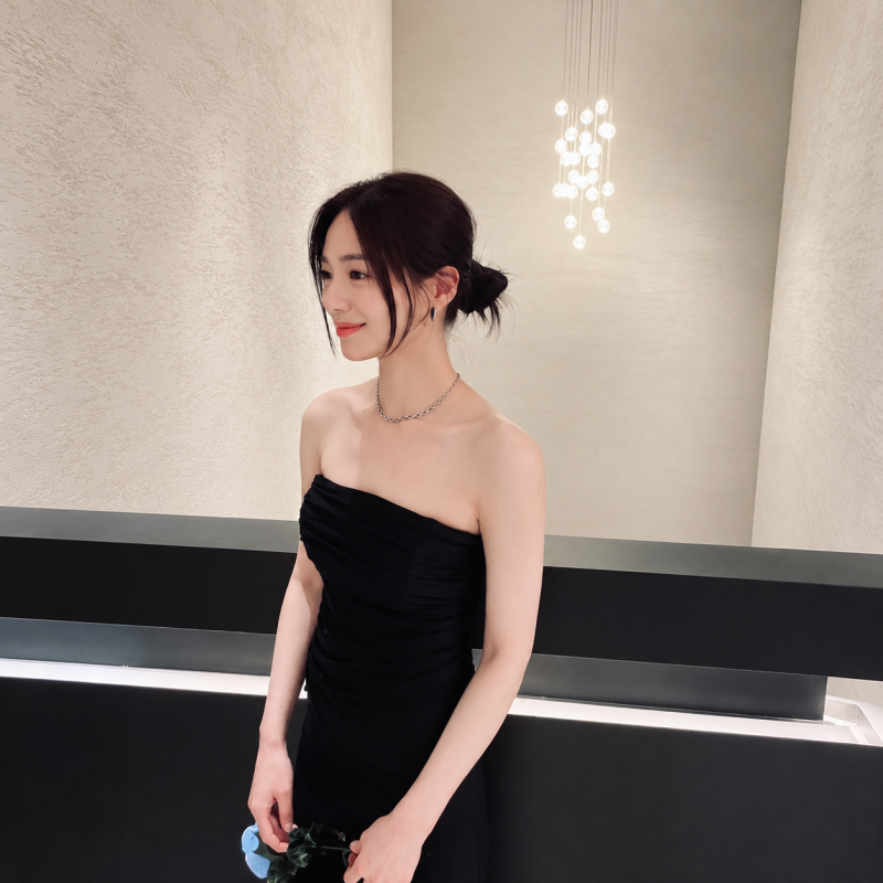 "They say Go Yoon-jung was the queen of atmosphere even before her debut..." The dress looks of the actress who appeared from 'Siren' to 'Miss Trot 4'