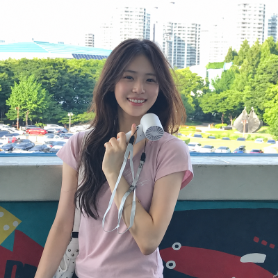 "She is an actress called 'Little Go Yoon-jung'..." From the ruffled blouse look to the knit vest airport look of the rookie actress