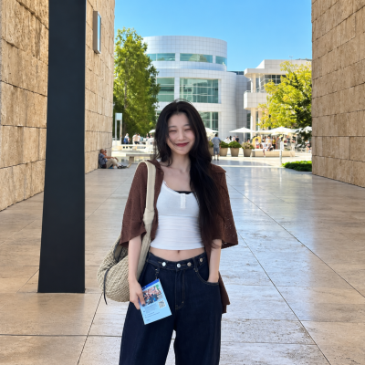 "Similar style to Karina, but prettier..." From the white cropped tie look to the black camisole look of the former Fromis_9 member