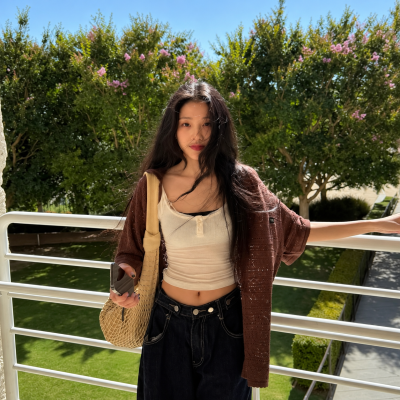 "Similar style to Karina, but prettier..." From the white cropped tie look to the black camisole look of the former Fromis_9 member