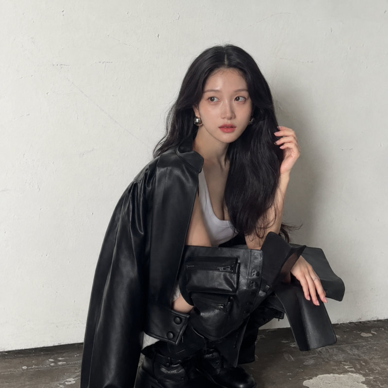 "Similar style to Karina, but prettier..." From the white cropped tie look to the black camisole look of the former Fromis_9 member