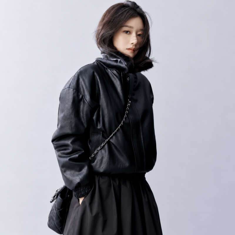"They say she's an actress even more mysterious and beautiful than Go Yoon-jung..." This is how the queen of beauty looked in her black and white outfit.