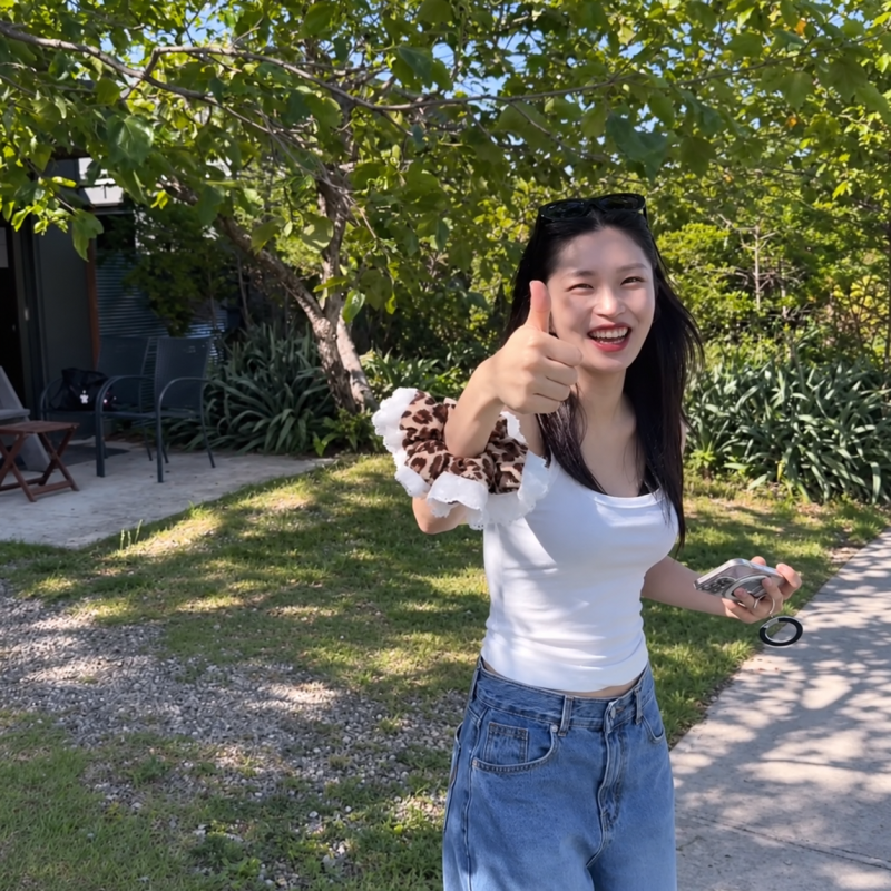 "They say she ranks in the top 3 actors with the most healthy beauty..." From the fitting model-turned-actress's olive tank top look to her black tulle skirt look