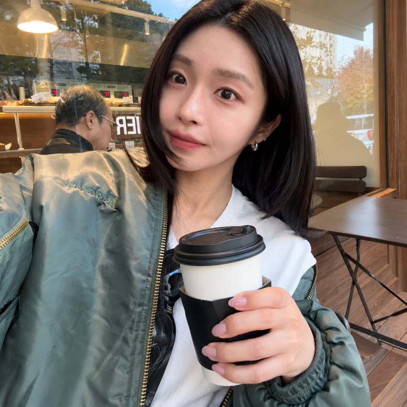 "They say she ranks in the top 3 actors with the most healthy beauty..." From the fitting model-turned-actress's olive tank top look to her black tulle skirt look